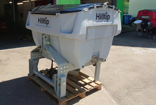 HILLTIP tractor spreader IceStriker 600 TR in Orange with 3 point hitch, pre-wet system and pure brine deployment