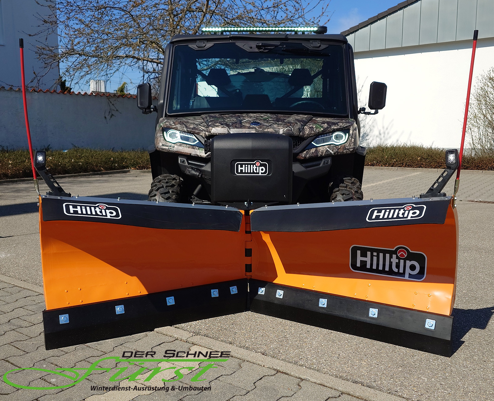Winterdienstausstattung von Der Schneefrst - HILLTIP SnowStriker V-Pflge  fr UTV