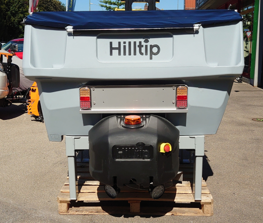 HILLTIP tractor spreader IceStriker 600 TR in Orange with 3 point hitch, pre-wet system and pure brine deployment