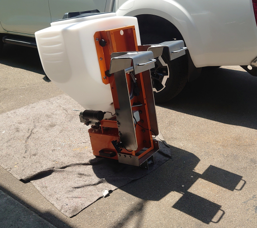 LEHNER POLARO 170 tailgatespreader free standing with the pickup tailgate and towbar mount